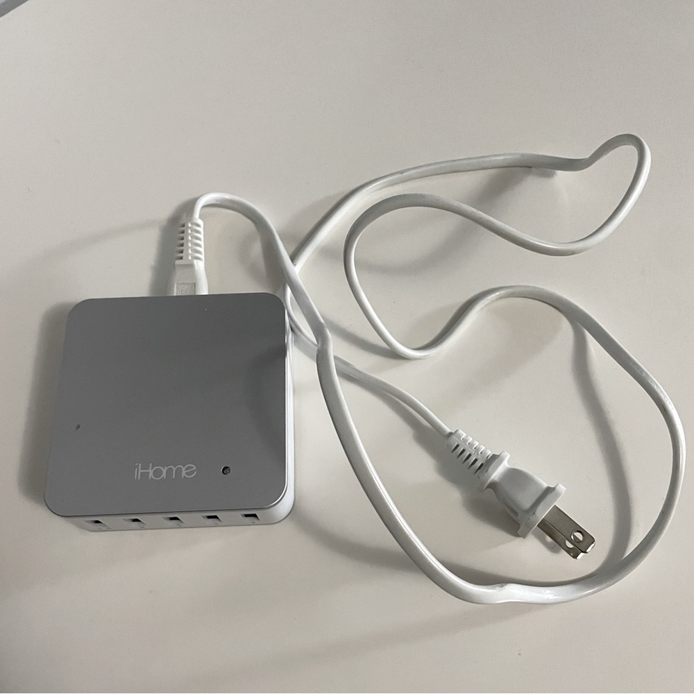 Silver iHome 5-port USB smart charger